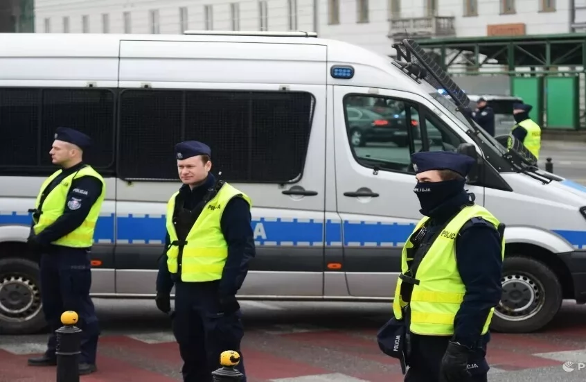 سقوط طائرة مسيرة عسكرية قرب منزل سكني في بولندا 