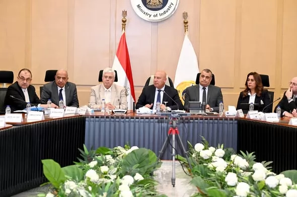 الوزير: لجنة المجمعة تضمن استمرارية الإنتاج دون غلق المصانع 