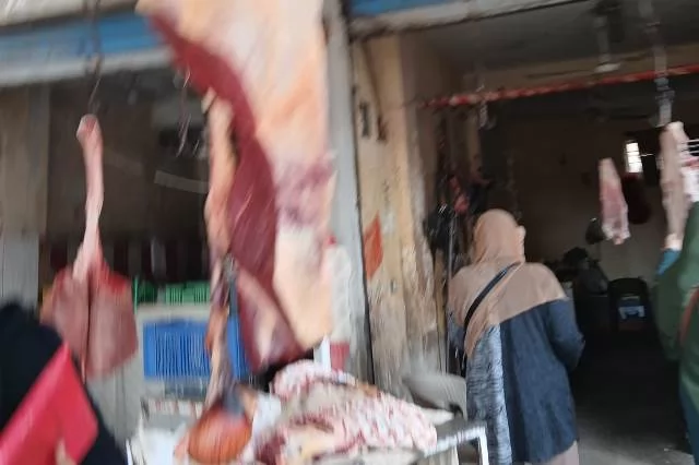 جهاز بدر والبيطرى والتموين يضبطون 200 كيلو لحوم وتحرير 3 محاضر.. صور 