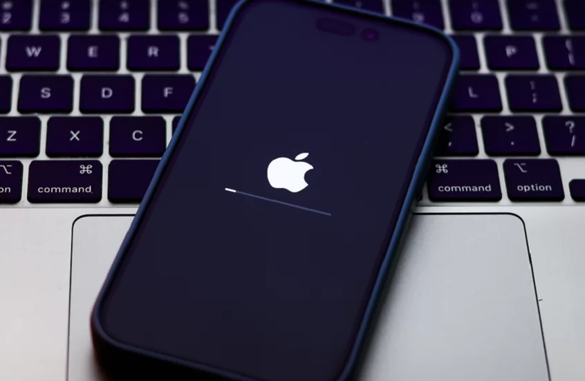 حدّث "آيفون" الآن.. آبل تطلق iOS 26.2 لتعديل تصميم بعد موجة انتقادات 