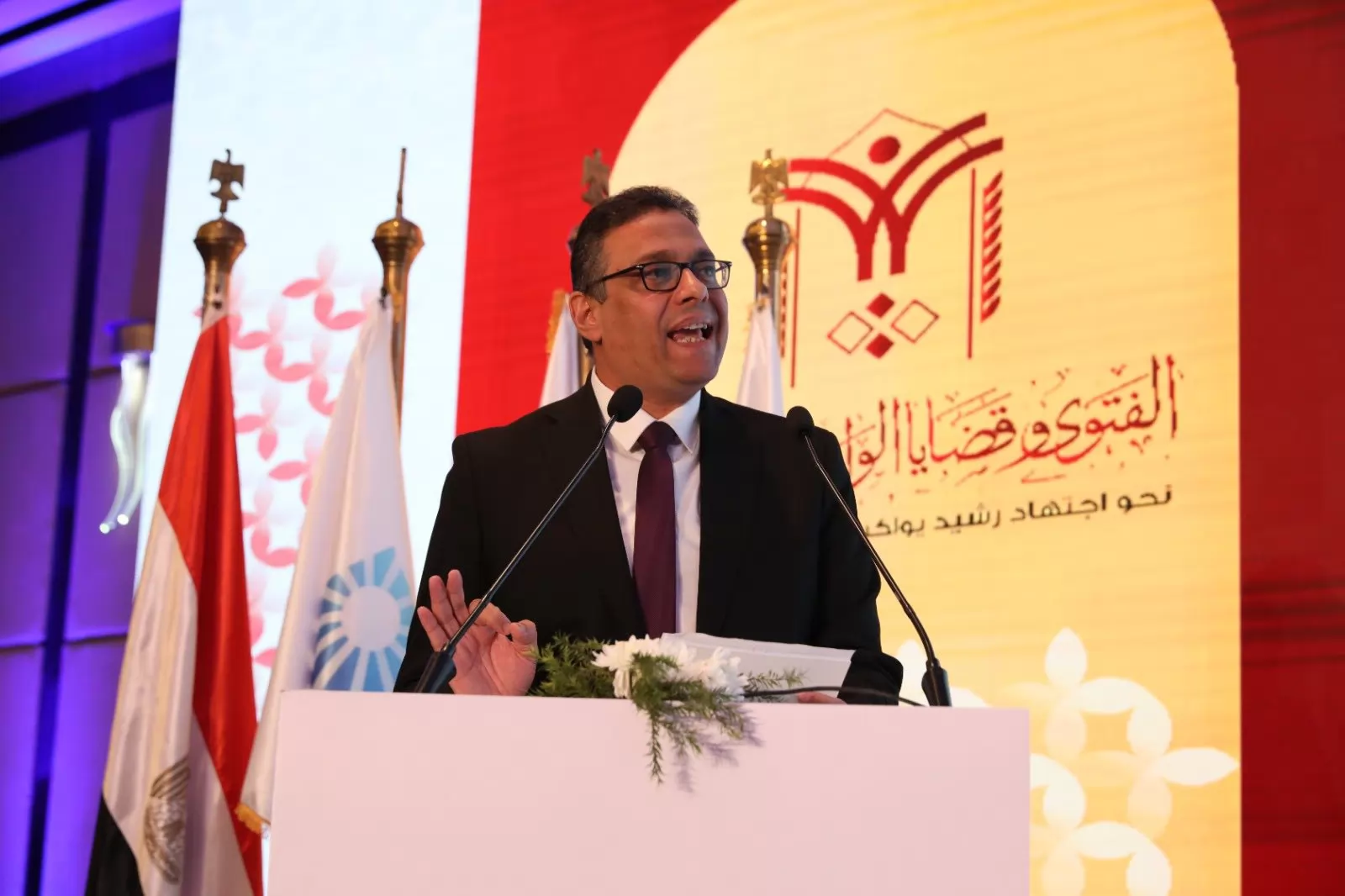 الجلسة العلمية الثالثة تناقش أثرالفتوى في ترسيخ القيم الأخلاقية وصون الهُوية الدينية 