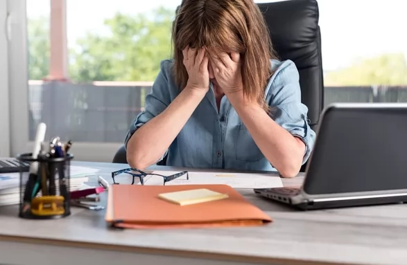 6 تغيّرات نفسية في منتصف العمر قد تنذر بخطر الإصابة بالخرف لاحقًا 