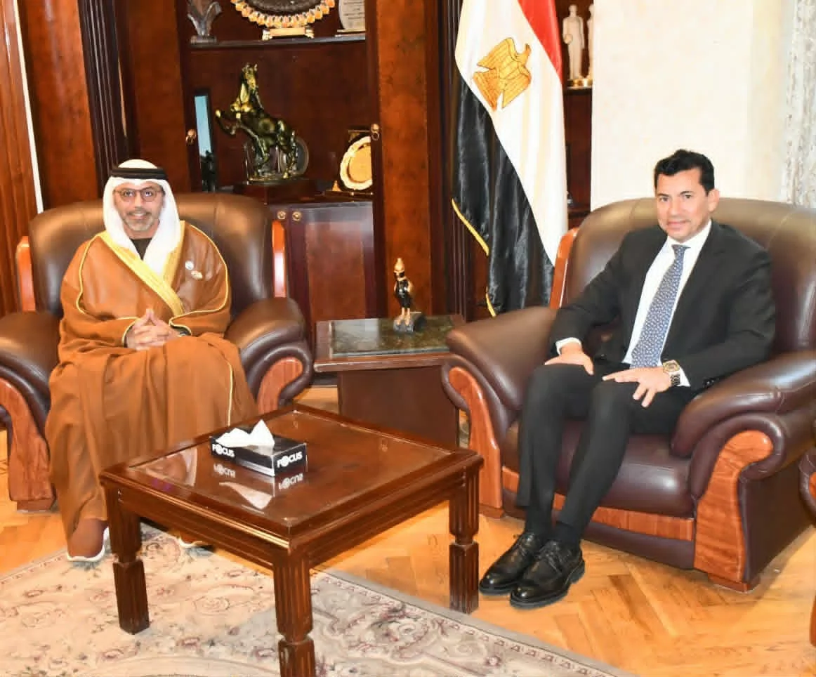 وزير الشباب يبحث التعاون مع السفير الإماراتي 