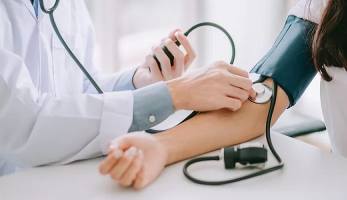 ارتفاع ضغط الدم .. الأسباب والأعراض وسبل الوقاية للحفاظ على صحة القلب 