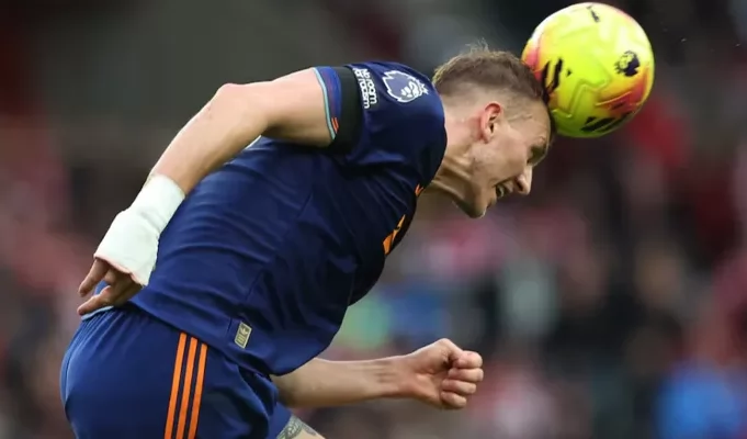 نيوكاسل يعلن غياب مدافعه "إيدي هاو" 6 أسابيع للإصابة 