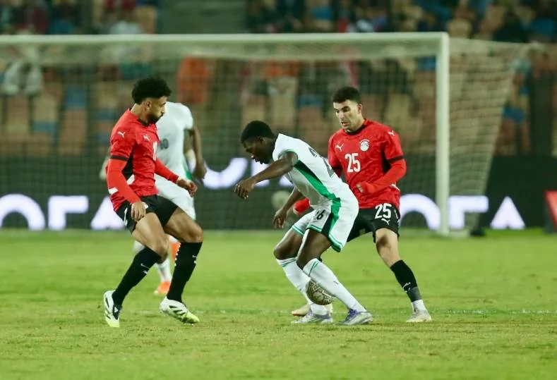 نيجيريا تخطف التعادل أمام منتخب مصر قبل نهاية الشوط الأول 