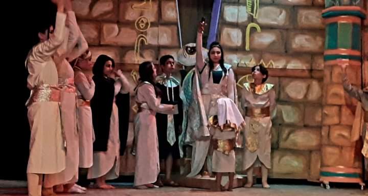 من العرض المسرحي