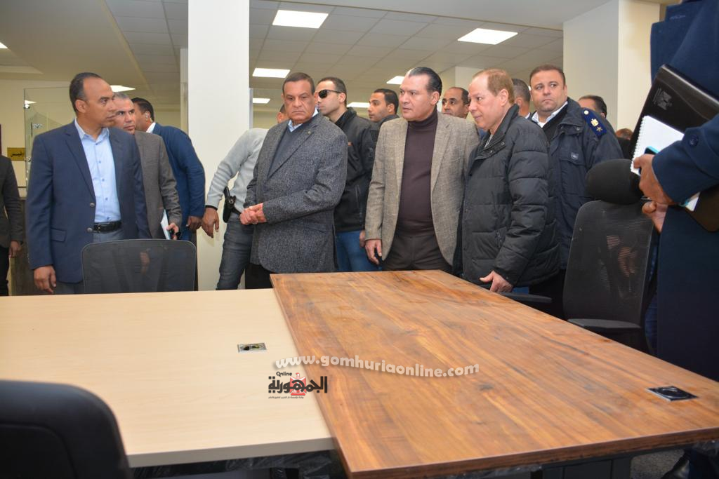 اللواء هشام آمنة وزير التنمية المحلية خلال تفقده مشروعات حياة كريمة بالمنيا