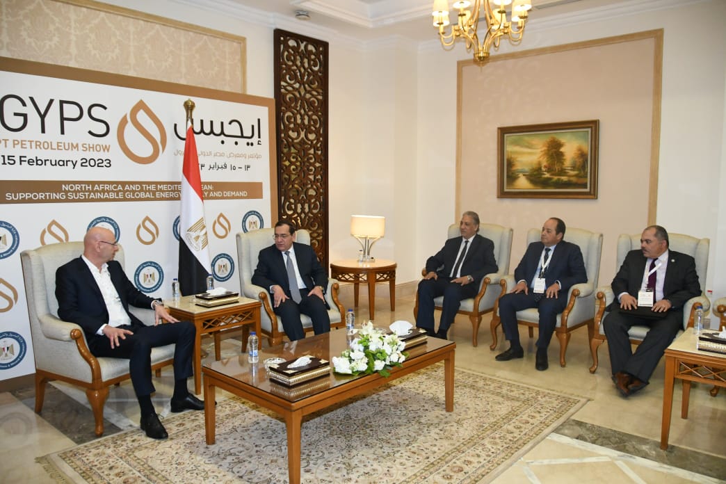 وزير البترول يلتقي وفد 