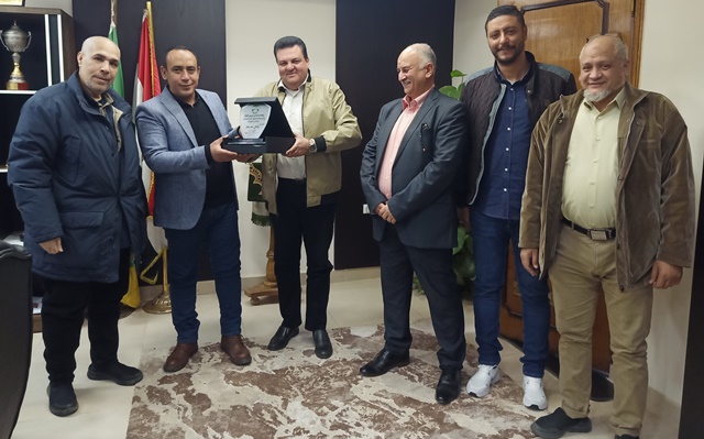 تفاصيل تكريم قيادات نادى جرين هيلز لرئيس جهاز مدينة الشروق.. صور