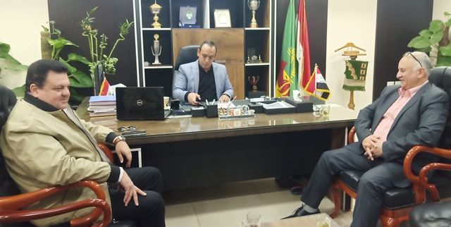 تفاصيل تكريم قيادات نادى جرين هيلز لرئيس جهاز مدينة الشروق.. صور