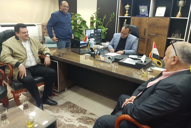 تفاصيل تكريم قيادات نادى جرين هيلز لرئيس جهاز مدينة الشروق.. صور