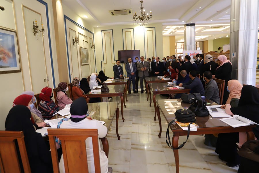 سعفان ومحافظ المنوفية يلتقيان العمالة العائدة من الخارج لمساعدتهم في عمل مشروعات صغيرة