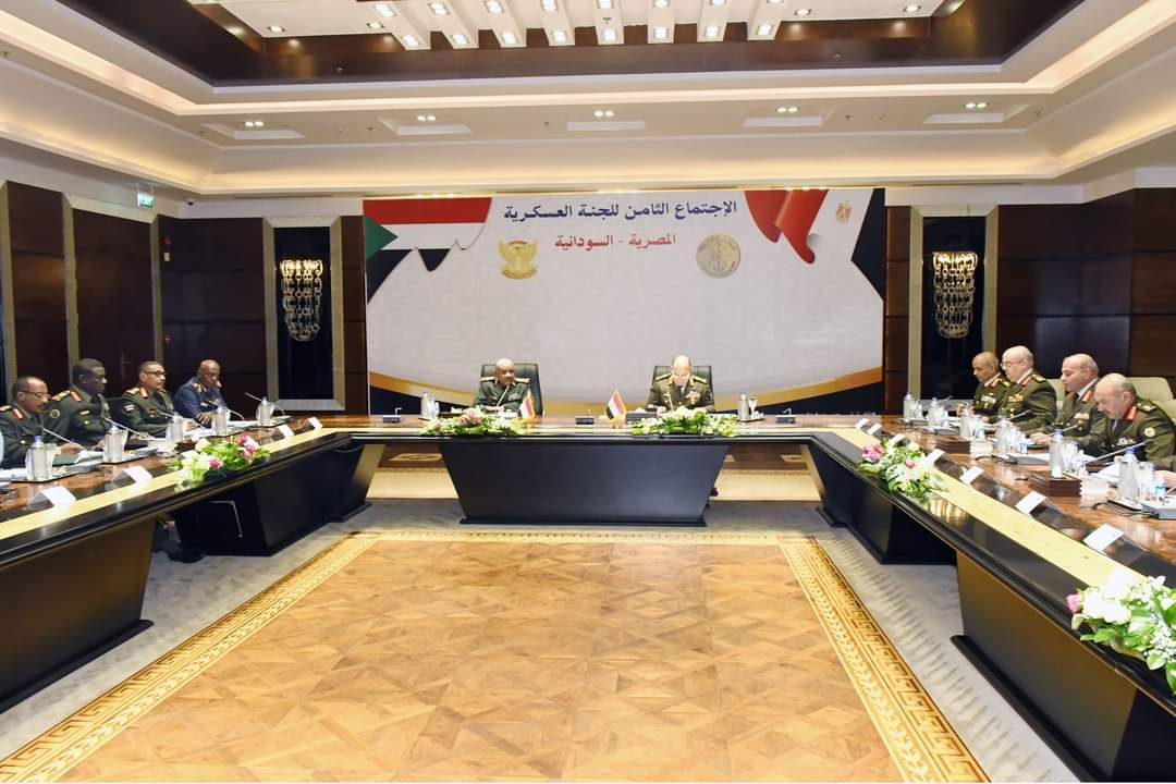 الفريق أسامة عسكر يلتقى برئيس هيئة الأركان للقوات المسلحة السودانية ضمن فعاليات إختتام الإجتماع الثامن للجنة العسكرية ال