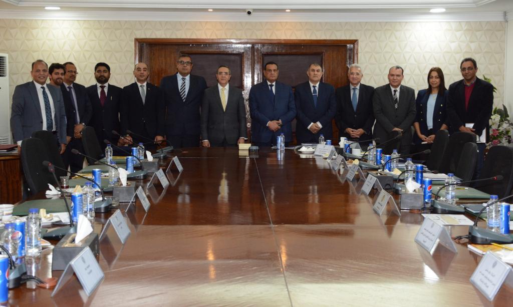 وزير التنمية المحلية يبحث مع سفير الهند بالقاهرة مجالات التعاون المشترك بين الجانبين