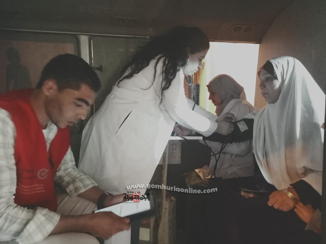 انتشار الفرق الطبية أمام المساجد الكبري ببنى سويف