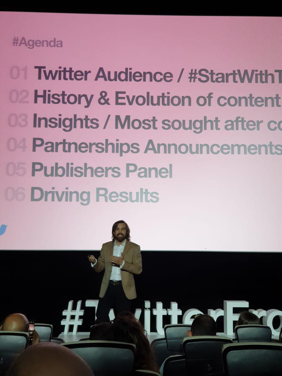 تويتر يعزز محتوى الفيديو المميز في منطقة الشرق الأوسط وشمال أفريقيا بأكثر من 16 اتفاقية شراكة