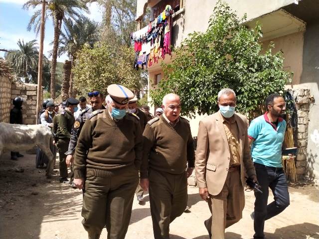 إزالة حالات تعدي على أراضي زراعية وأملاك دولة خلال حملات مكبرة بمراكز وقرى أسيوط