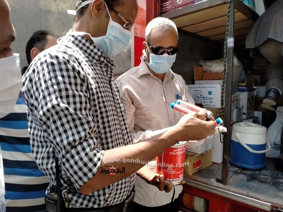 ضبط 100 ألف زجاجة عصير ودجاج نافق في حملة ببداري أسيوط