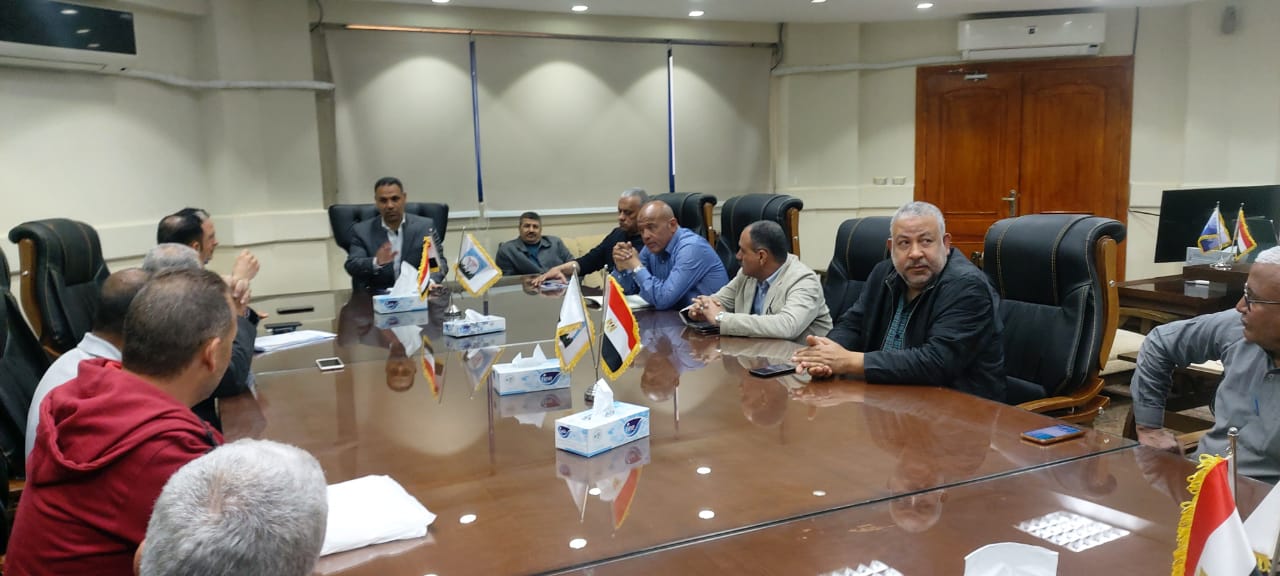 رئيس جهاز مدينة بدر يعقد لقاء لحل مشاكل أهالي المدينة.. صور