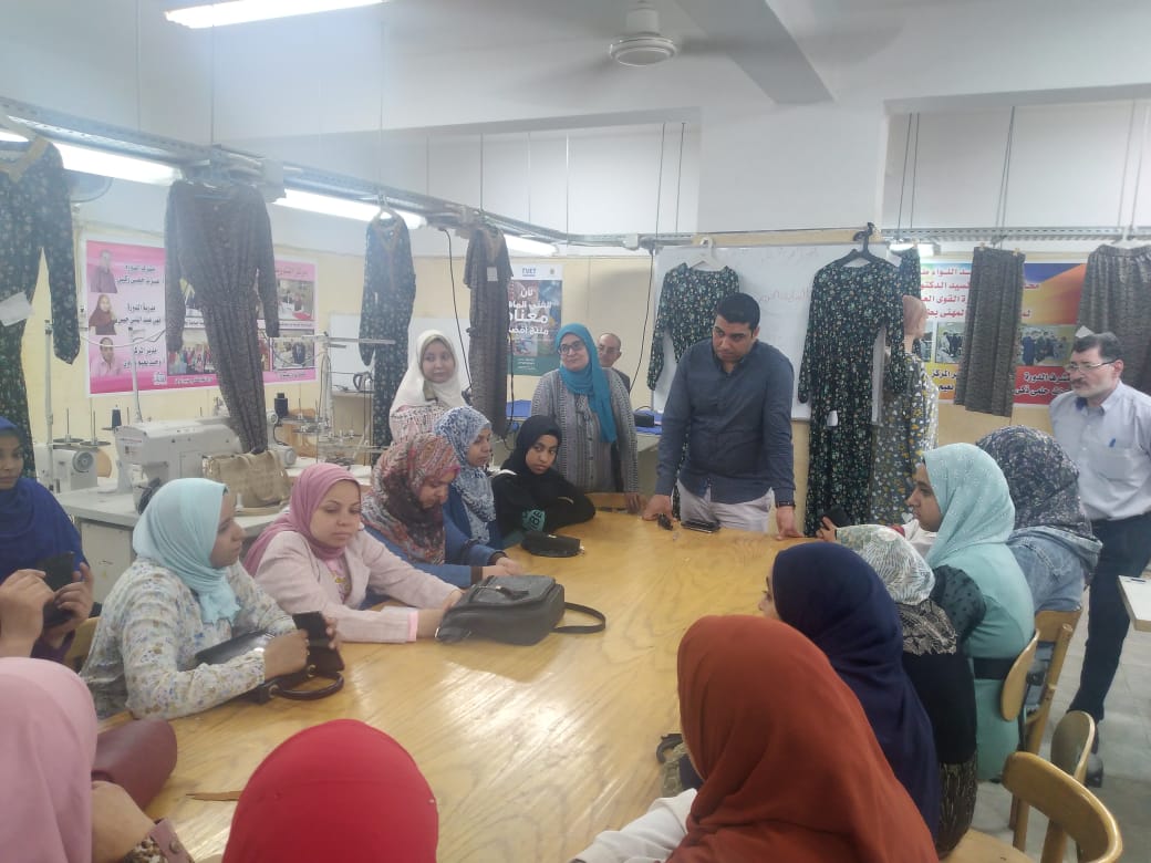 سعفان يتابع تدريب 115 علي مهنتي التفصيل والطباعة بسوهاج... صور