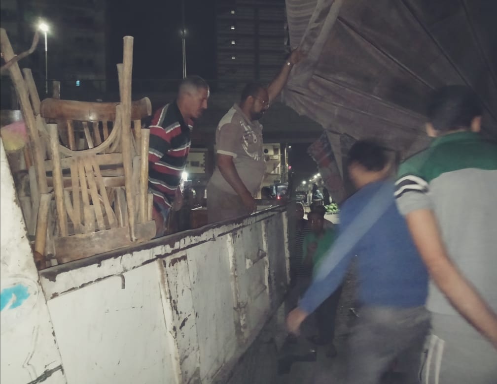 بالصور..غلق وتشميع مقهي مخالف بحى ثان الزقازيق