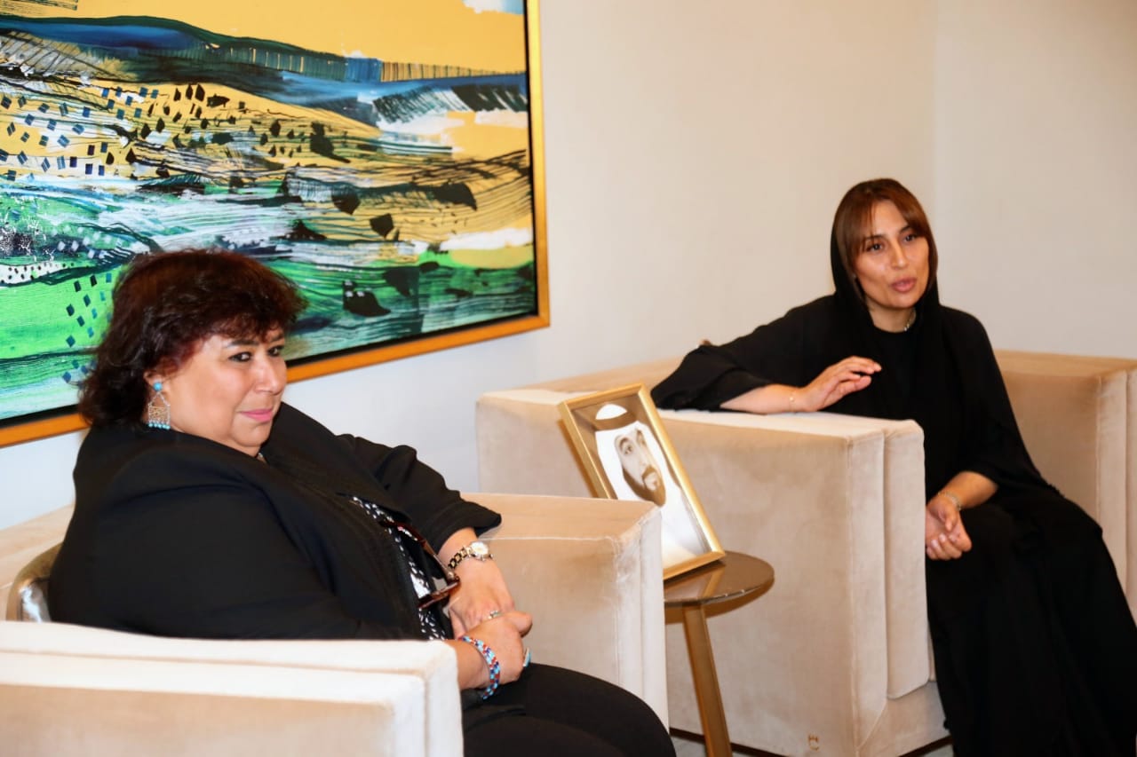 وزيرة الثقافة تقدم واجب العزاء فى وفاة الشيخ خليفة بن زايد رئيس دولة الامارات   