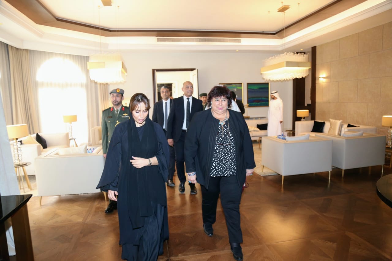 وزيرة الثقافة تقدم واجب العزاء فى وفاة الشيخ خليفة بن زايد رئيس دولة الامارات   