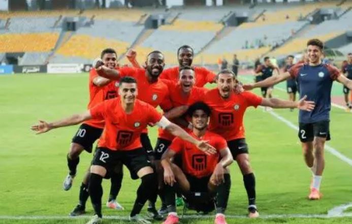 فرحة لاعبي البنك الأهلي بالفوز الكبير على المصري
