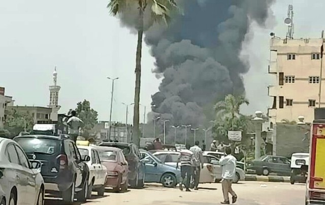 السيطرة على حريق هائل في مخزن خردة ومنحل علي الطريق الزراعى فى البحيرة