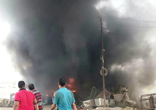 السيطرة على حريق هائل في مخزن خردة ومنحل علي الطريق الزراعى فى البحيرة