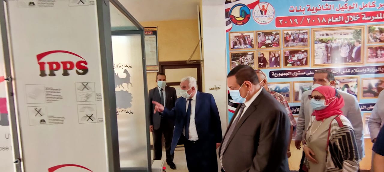 محافظ البحيرة يتفقد لجان الثانوية العامة بدمنهور.صور