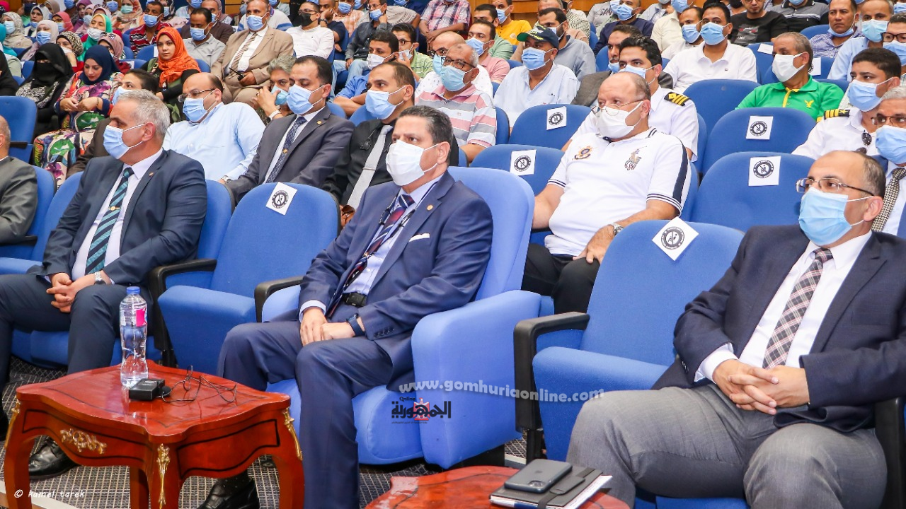 مع الإلتزام بالإجراءات الإحترازية رئيس هيئة ميناء دمياط يعقد لقاءه الدورى بالعاملين ويوجه الشكر لوزير النقل