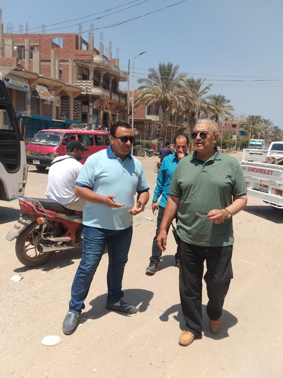 الصناديلي يستمع لشكاوي المواطنين خلال تفقده الوحدة المحلية بشبرا النخلة 