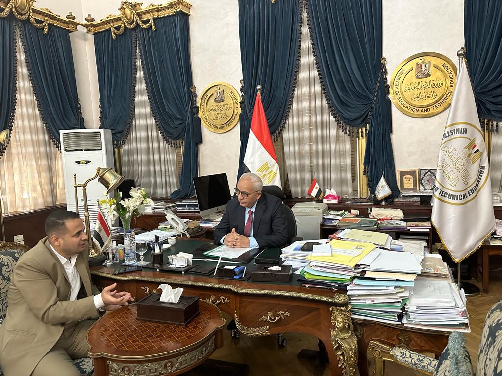 محرر الجمهورية أونلاين مع وزير التربية والتعليم