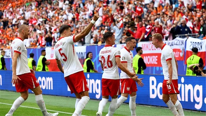 فرحة لاعبو منتخب بولندا بالهدف الأول