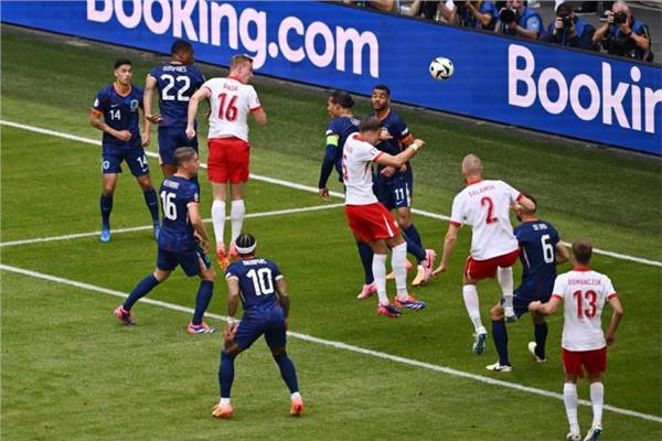 حظة ادراك هولندا هدف التعادل أمام بولندا