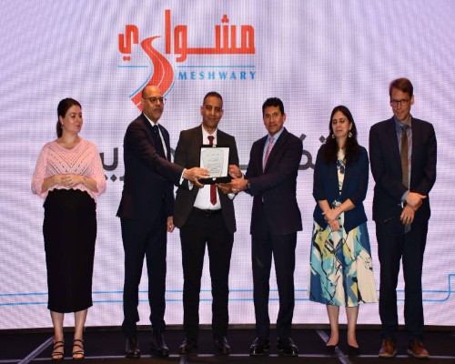 وزير الشباب والرياضة يكرم وكيل 