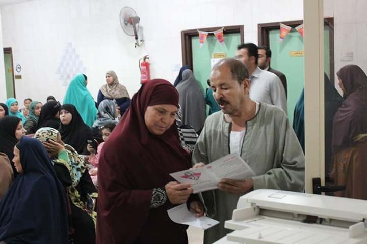 مواطنون الفيوم يتوافدون على مركز الاورام في حملة 
