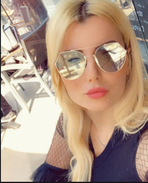 حمدى النقاز يتغزل فى زوجته بـ