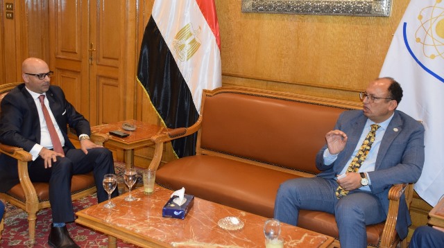 تفاصيل اجتماع رئيس جامعة حلوان والملحق الثقافى للمملكة الأردن