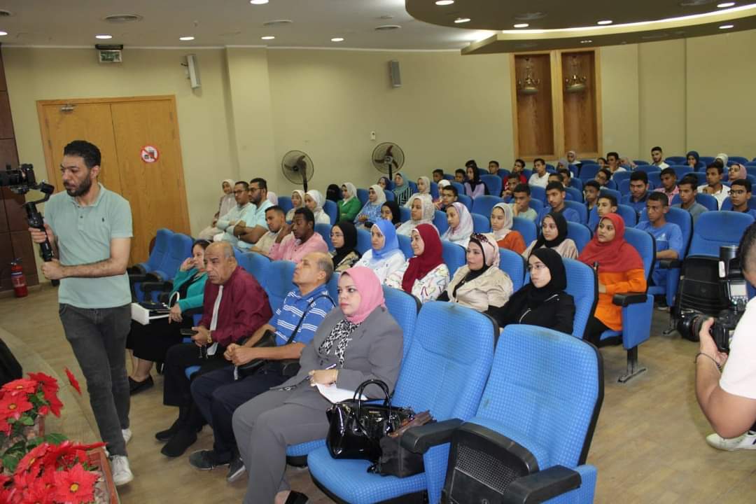    طلاب مدرسة التطبيقية  WE  ينفذون فاعلية عن أمن المعلومات