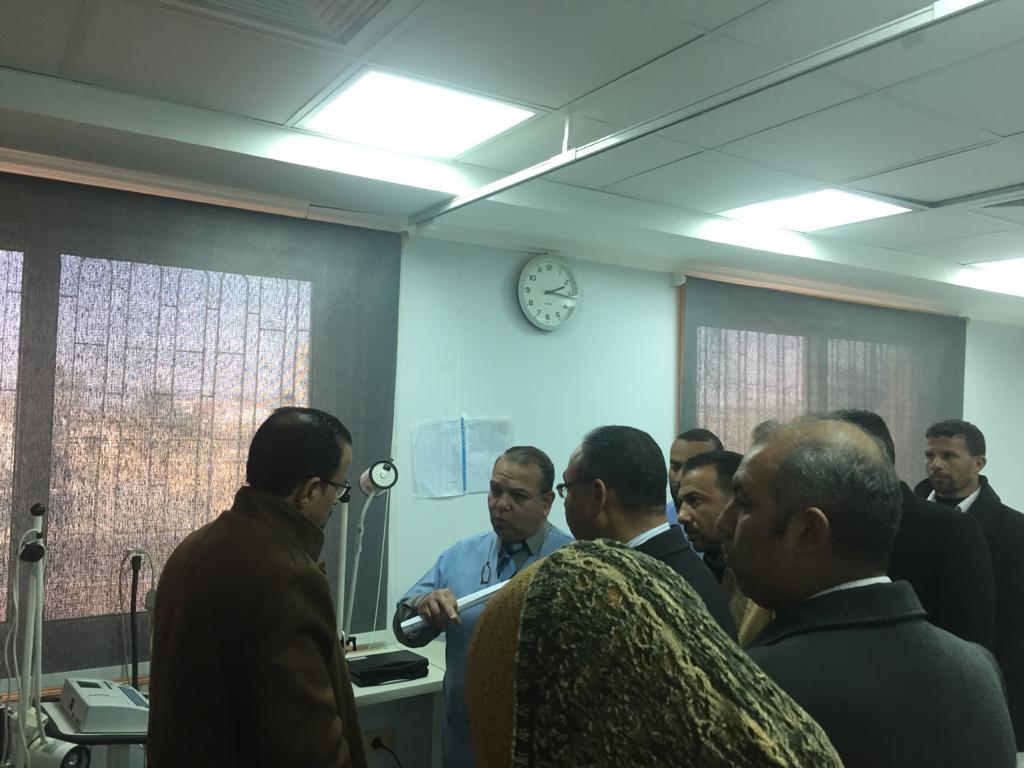 مدير صحة مطروح  يبدأ جولاته بزيارة المستشفى المركزي و لقاء شيوخ سيوة .صور
