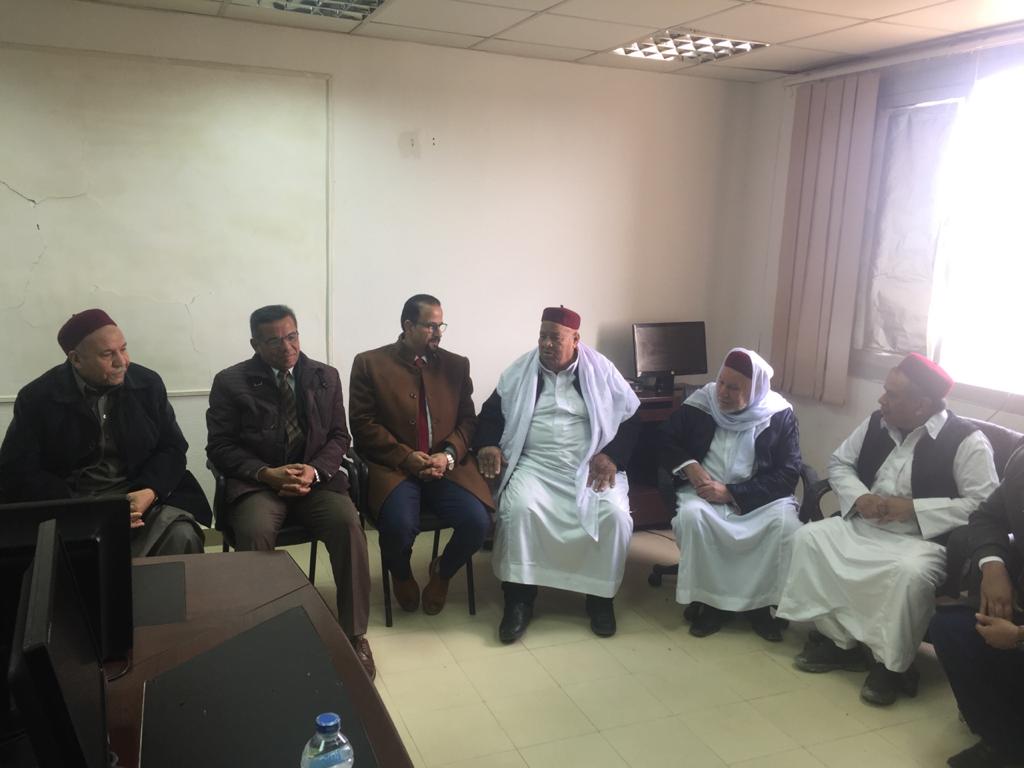 مدير صحة مطروح  يبدأ جولاته بزيارة المستشفى المركزي و لقاء شيوخ سيوة .صور