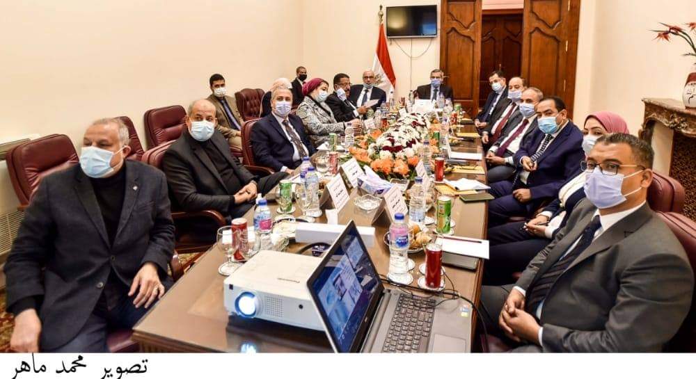 الشوربجي والشيخ يفتتحان أول صالون ثقافي للهيئة الوطنية للصحافة .. صور