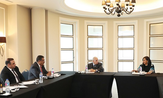 الشيخة بدور القاسمي رئيس الاتحاد الدولي للناشرين خلال الاجتماع