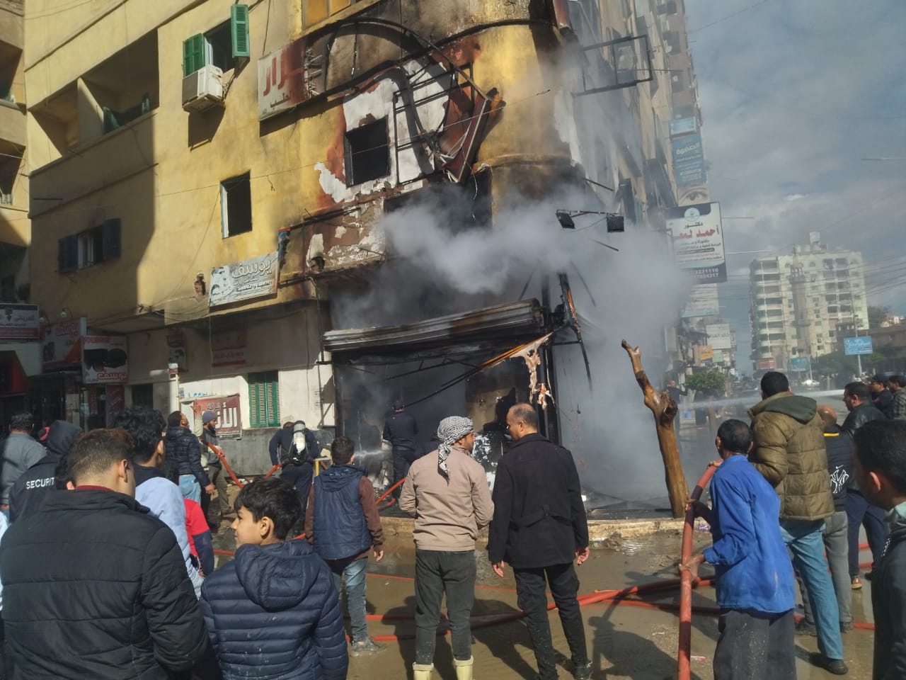 النيران تلتهم محتويات محل أحذية بكفر الشيخ