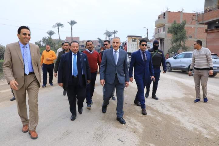 محافظ سوهاج يتفقد بدء تطوير المدخل الشرقي بأخميم ..صور