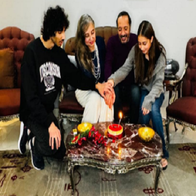 على الحجار وزوجته وأولاده 