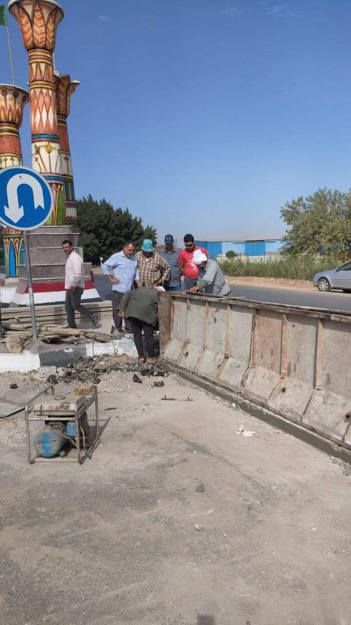 محافظ الشرفية يأمر بغلق الدورانات العشوائية بالحاحز الخرساني بطريق أبو حماد الزقازيق 